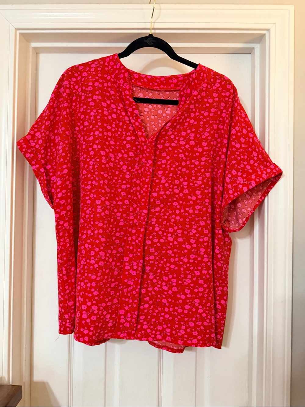 SHEIN Hot Pink Floral Split-Neck Short Sleeve Top
